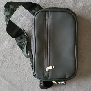 EUC Totes fanny pack